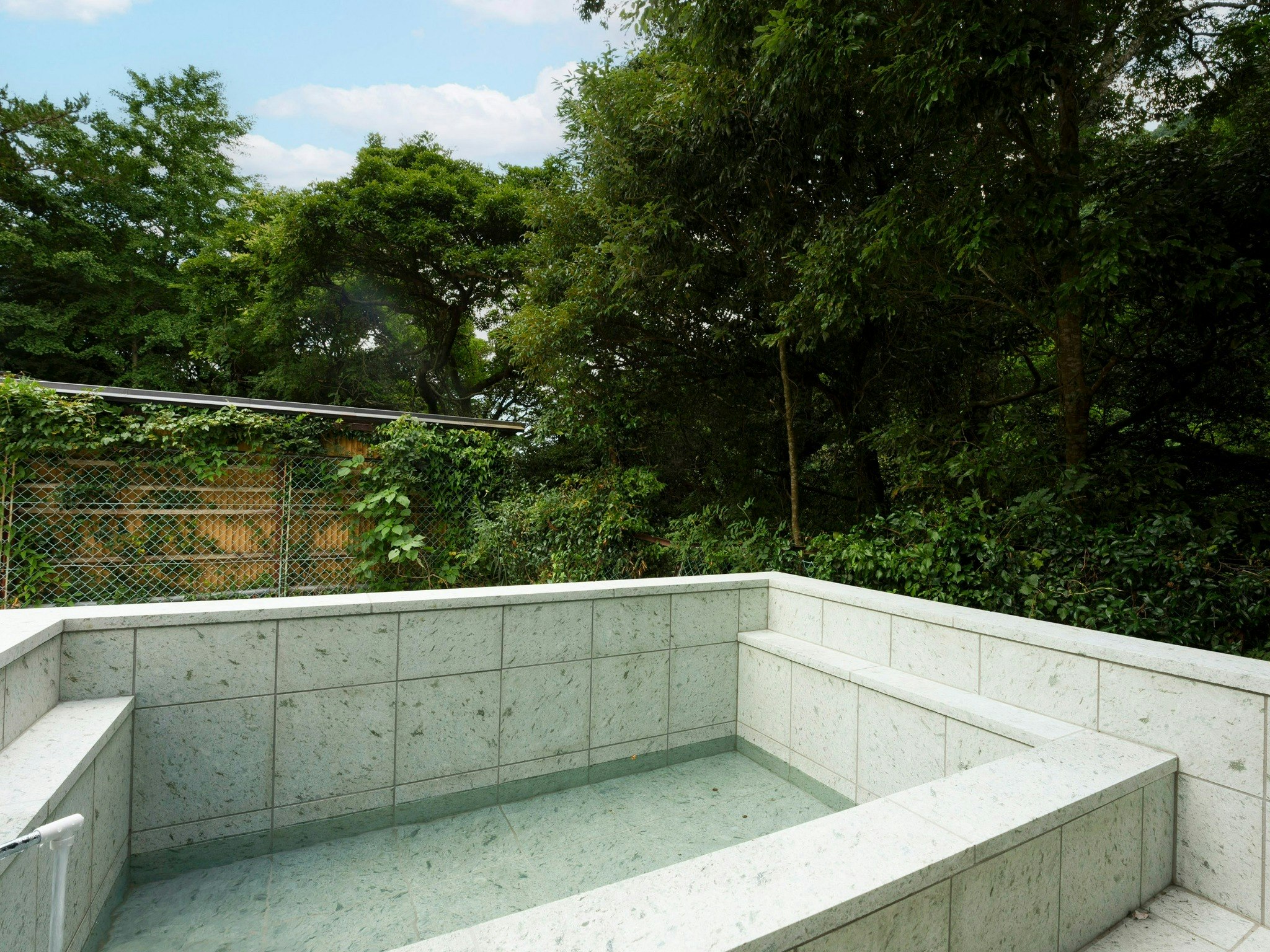 【禁煙】天然温泉の露天風呂付・ペットOKの緑に囲まれた一軒家(9名様まで可)